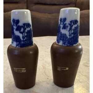 Vintage Blue Willow Salt And Pepper Shakers  1950s Japan Norcrest